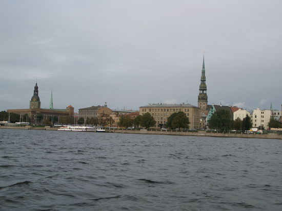 Riga - ...der Turm links ist der Dom, gleich dahinter die Jakobi-Kirche und rechts die Petrikirche...