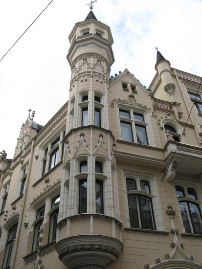 Riga - ...reichverzierte Kaufmannshäuser; ab 1901 wurde Riga zum wichtigsten Hafen und industriellen Zentrum des Zarenreiches...