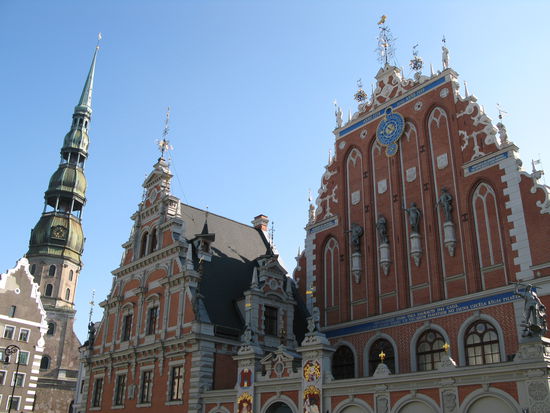 Riga - ...die Petrikirche, Waage- und Schwarzhäupterhaus...