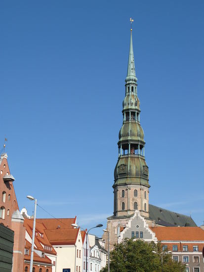 Riga - ...die Petrikirche; der Turm kann per Lift bestiegen werden...