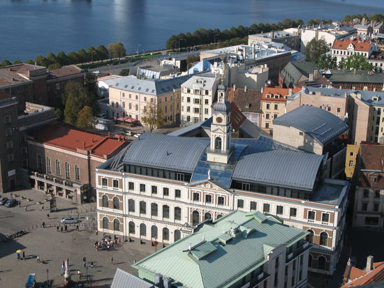 Riga - ...zum Rathaus der Stadt...