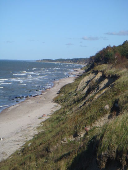 ...die steile Küste - menschenleer...