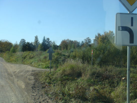 Grobina LV - ...wir verlassen die Stadt via Schotterpiste...