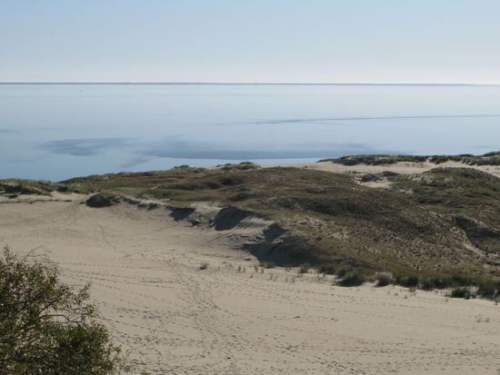 Kurische Nehrung - ...es sind vor allem zwei grosse Dünen, dazwischen liegt das Tal des Schweigens, ringsum Sand... sie fallen direkt zum Wasser des Kurischen Haffs ab...