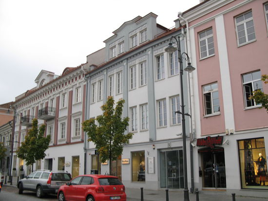 Vilnius - ...die schön restaurierten Häuser entlang der Strasse zum Rathaus...