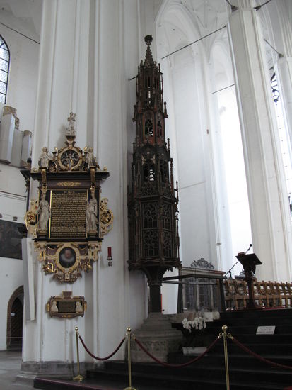 Danzig - ...im Innern der Marienkirche...