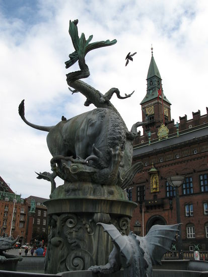 Kopenhagen - der Drachenbrunnen beim Rathaus