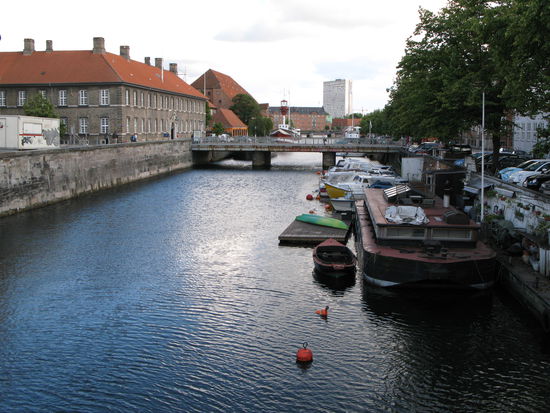 Kopenhagen - wir schlendern durch die Stadt, dem Frederiksholms-Kanal entlang...