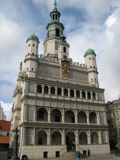Poznan - ...das Rathaus der Stadt; als Sitz des Stadtrates wurde das Rathaus im Jahre 1310 erbaut; nach einem Brand im Jahre 1536 ergab sich ein grundlegender Umbau, es wurde ein Bau im Renaissancestil...