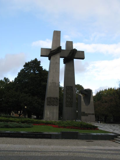 Posen - ...das Denkmal der blutig niedergeschlagenen Arbeiterproteste im Juni 1956...