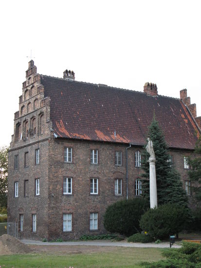 Posen - ...das Psalteria genannte Gebäude war Sitz der Psalmistenkollegiums, dem 12 Sänger angehörten, die in der Kathedrale  Psalmen vortrugen; erbaut 1513...