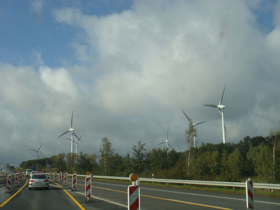 Polen - ...das Land ist im Aufbruch; etliche hundert Kilometer Autobahn sind im Bau und Windkraftanlagen findet man sehr viele...