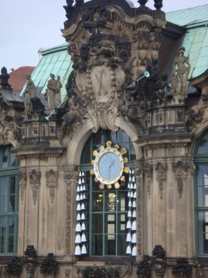Dresden - ...das Glockenspiel im Zwinger...