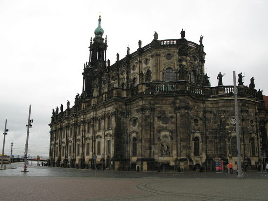 Dresden - ...die katholische Hofkirche...