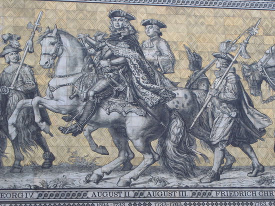 Dresden - ...die Wettiner Fürsten in ununterbrochener Reihenfolge von 1123 - 1904; August der Starke mit der Rose unter dem Huf des Pferdes...
