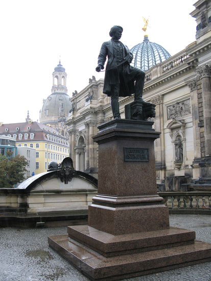 Dresden - ...Denkmal von Gottfried Semper...