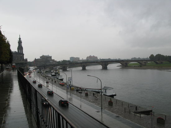 Dresden - ...auf der Brühlschen Terrasse mit Blick auf die Augustusbrücke...