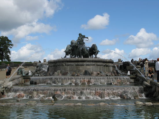 Kopenhagen - im Churchill-Park der grösste Brunnen in KH - der Gefion-Brunnen (Gefion - nordische Fruchtbarkeitsgöttin)