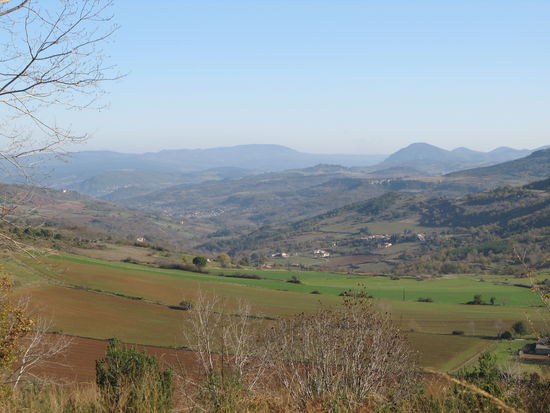 Bei strahlendem Sonnenschein verlassen wir Alet-les-Bains und durchfahren zuerst die französischen Pyrenäen...