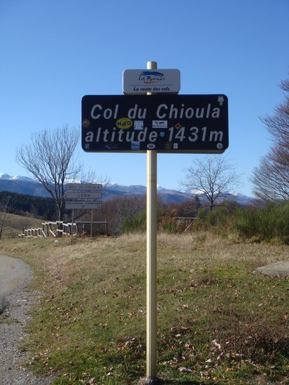 Da lohnt sich ein Halt, auch wenn das Restaurant geschlossen ist! Auch hier wartet man auf den Schnee wie andernorts...