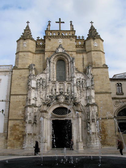 Das "Mosteiro de Santa Cruz"...