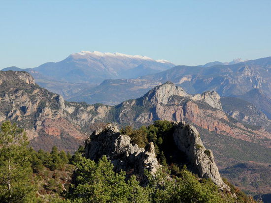 Es wird einsam und sehr verkehrsarm; die Schönheit der Gebirgslandschaft veranlasst uns, immer wieder anzuhalten und zu staunen...