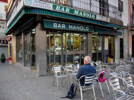 Auch Pausen dürfen nicht zu kurz kommen; una cerveza, un vaso di vino rojo, un café con leche und Tapas in jeglicher Form....