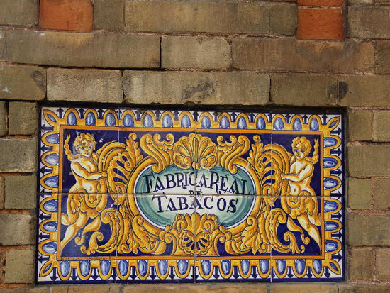 An der Calle di San Fernando liegt die Tabakfabrik, Bekannt durch die Oper Carmen... Hier musste die Schöne schuften...