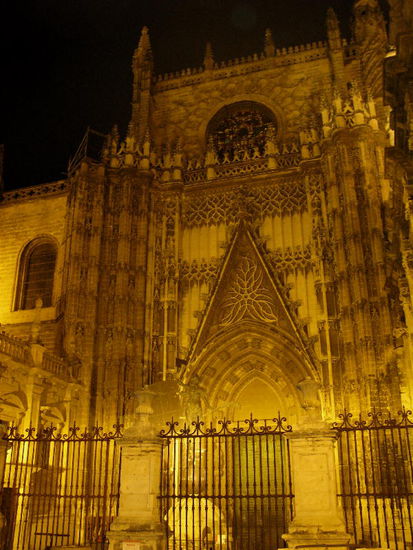 Der Dom in Festbeleuchtung...