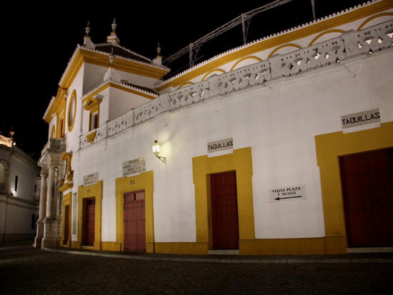 die Stierkampfarena von aussen...