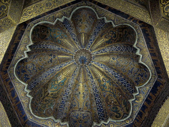 Die die Weltmuschel symbolisierende Kuppel aus einem einzigen Marmorblock gehauen