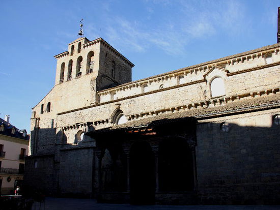 Eine der ältesten Kirchen im Norden Spaniens; 1040 - 1076; der erste spanische Kathedralbau dieses Stils...