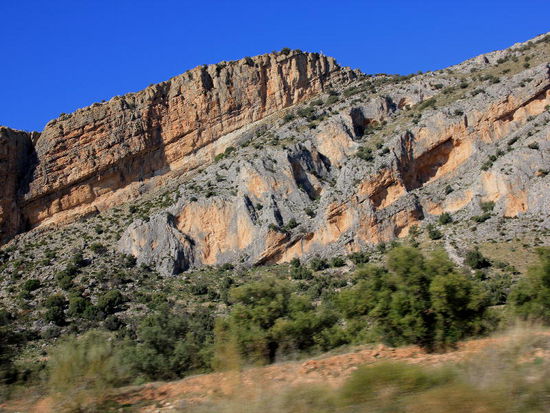Die Strecke führt uns durch abgelegene Täler und landwirtschaftlich genutzte Gebiete...