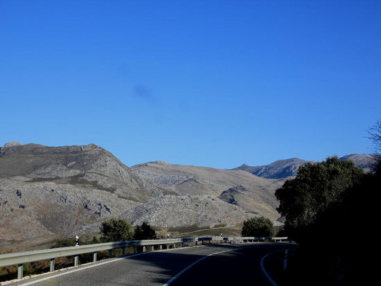 Unsere Fahrt führt uns weiter durch die Berge bis hinunter ans Meer  nach Marbella...