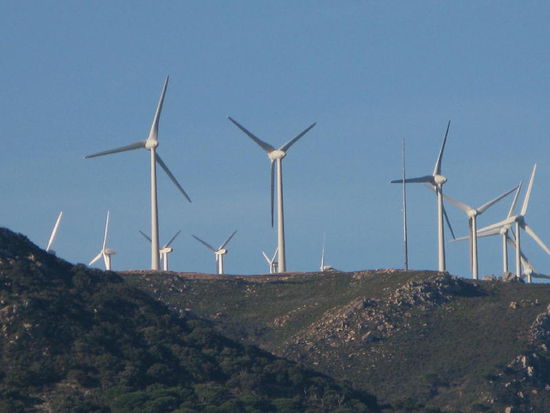 Auch die Elektrizitätswirtschaft profitiert vom Wind; hier befindet sich das grösste Windkraftwerk Europas....