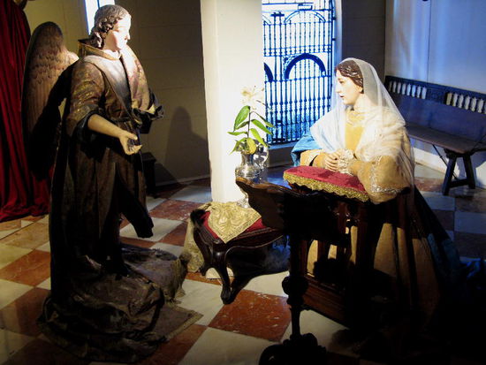 Krippenfiguren in Lebensgrösse in der Kathedrale von Malaga...