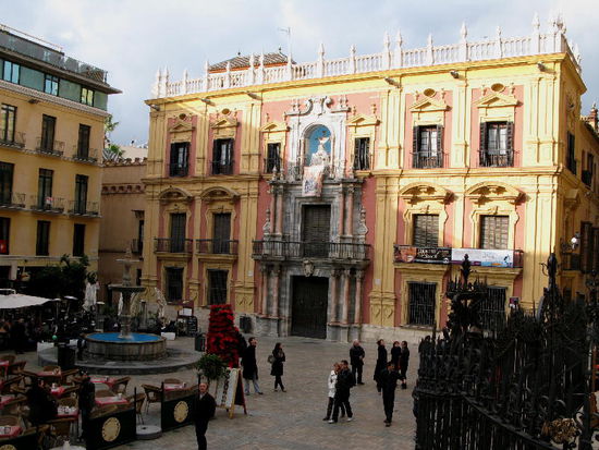 Das bischöfliche Palais gleich daneben...