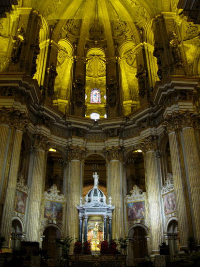 Der Hochaltar in der Kathedrale...