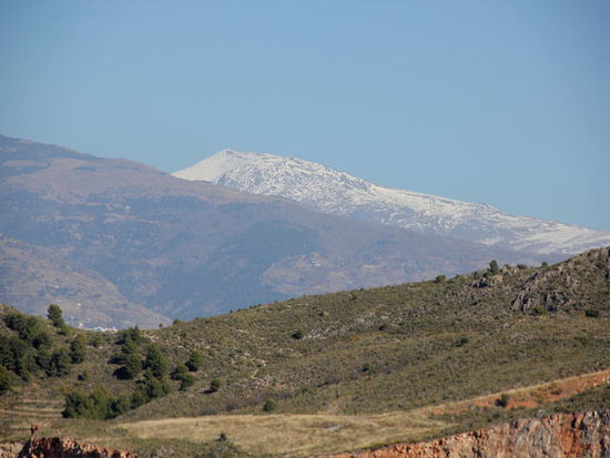 Die ersten Schneeberge der Sierra Nevada...