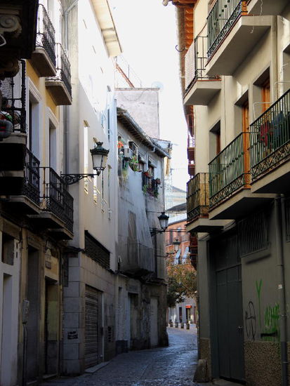 Hinauf in die malerischen Gassen des arabischen Viertels "Albaicín", das noch am deutlichsten die Atmosphäre des maurischen Granada atmet...