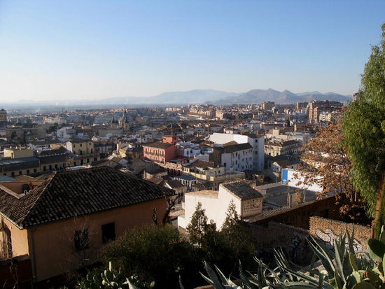 Blick auf das Häusergewirr der Stadt...