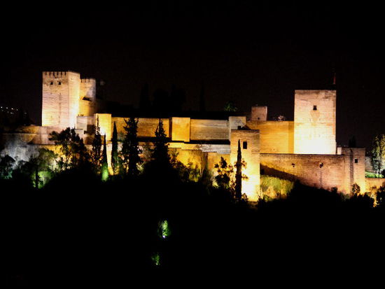 Und nochmals der Blick von der Kirche San Nicolás zur Alhambra...