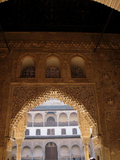 Im Saal des Bootes...