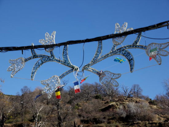 Auch hier "weihnachtliche Festbeleuchtung"...