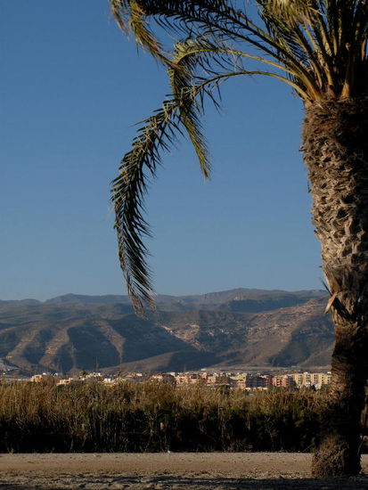 In diesen Bergen ist das "spanische Holywood"; gar mancher Western-Streifen wurde hier gedreht; Sergio Leone lässt grüssen...
(Spiel mir das Lied vom Tod; Lawrence of Arabia etc.)