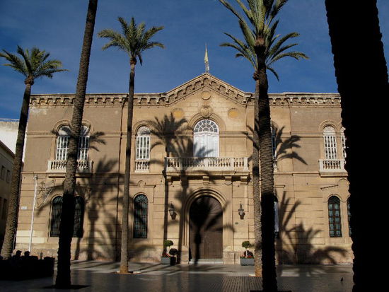 Gleich daneben das Bischofspalais...