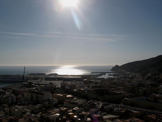 ...und endlos glitzert das Mittelmeer im gleissenden Sonnenlicht...