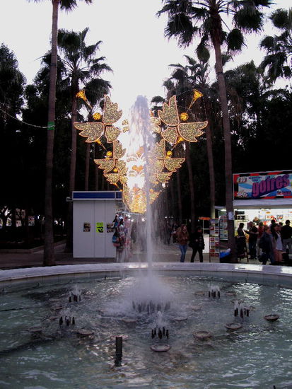 Der Weihnachtsmarkt ist gut besucht...