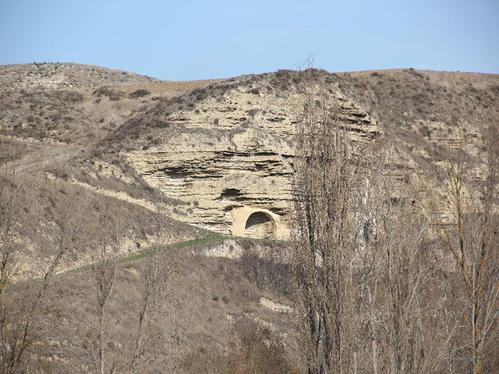 Eine Kapelle inmitten einer Felswand...