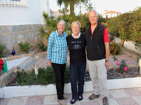 Annarös und Kathrin haben sich lange nicht mehr gesehen... und bei der anschliessenden Flasche Xaló haben sich gute Gespräche ergeben.
Jedenfalls nochmals ganz herzlichen Dank für alles...!